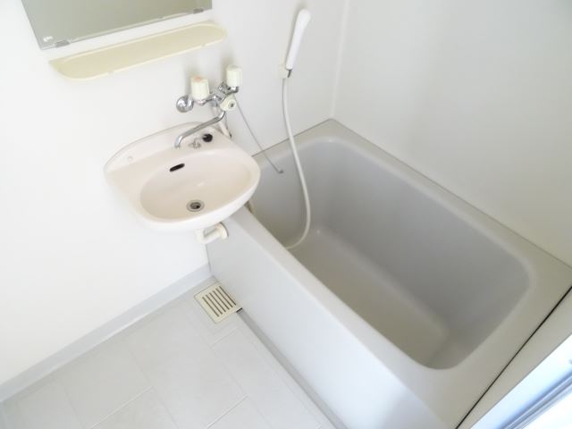 バス・シャワールーム　バストイレ別