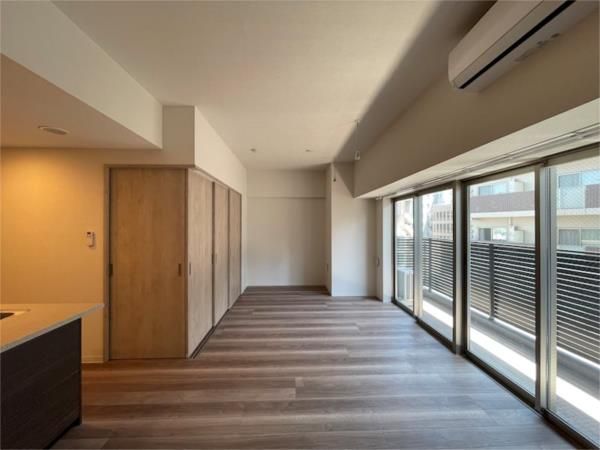 居室・リビング　こちらのリビングで趣味の時間をお楽しみください