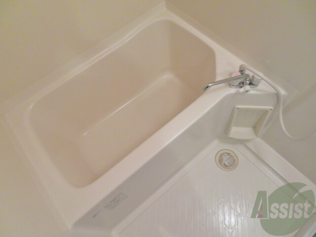 バス・シャワールーム　洗い場と浴槽は広々していますねー。お掃除もラクラクですー。