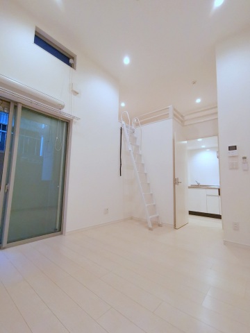 居室・リビング　お洒落なロフト付き