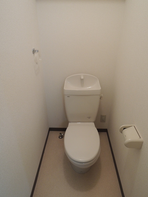 トイレ　個室タイプのトイレです