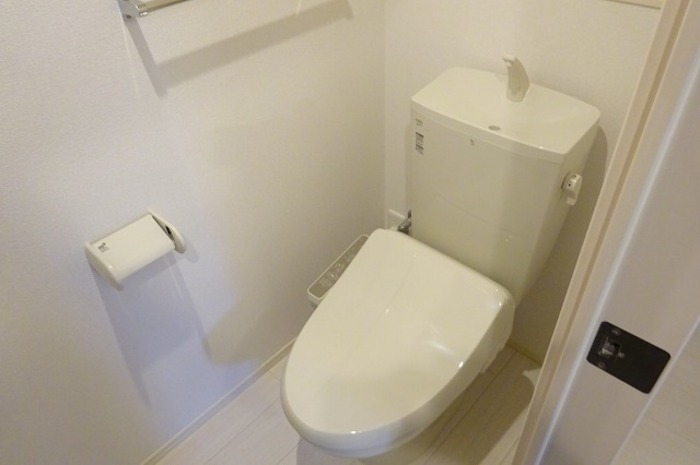 トイレ　温水洗浄暖房便座