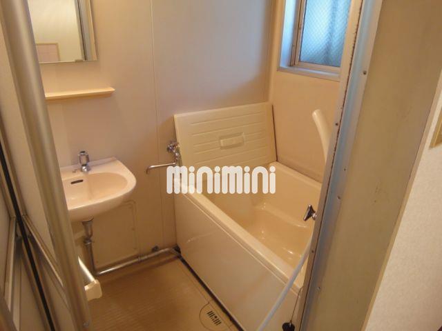 バス・シャワールーム　給湯のお風呂に取替え済み！ゆったり入って疲れを癒せます