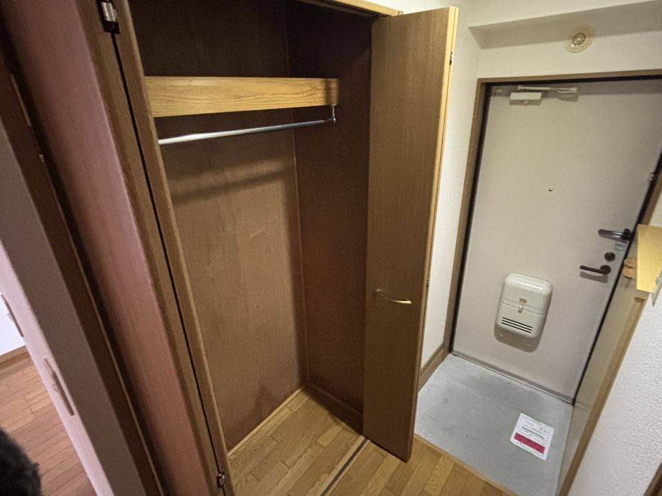 玄関　玄関収納あります