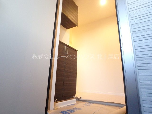 玄関　お部屋探しはレーベンハウス北上尾店まで！