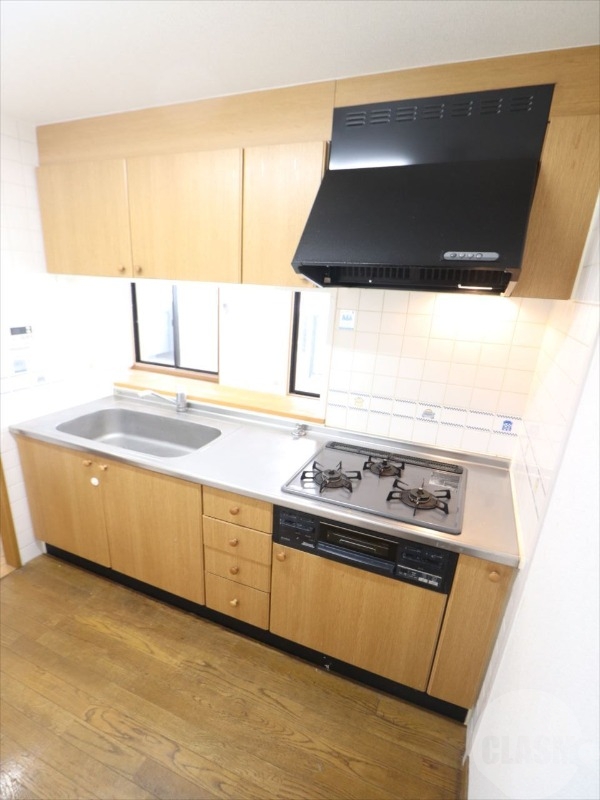 キッチン　３口コンロのキッチンです