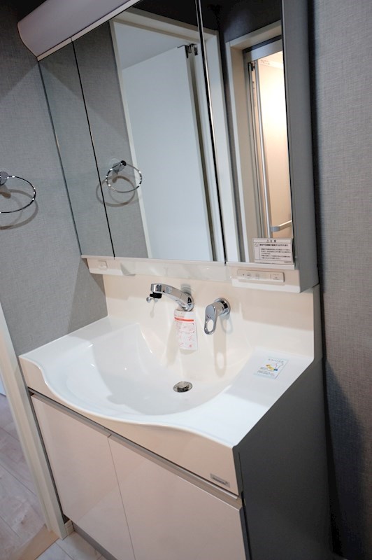 洗面設備　嬉しい独立洗面台付き。