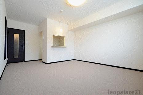 居室・リビング　備品や設備仕様は号室等により異なります現地をご確認下さい。