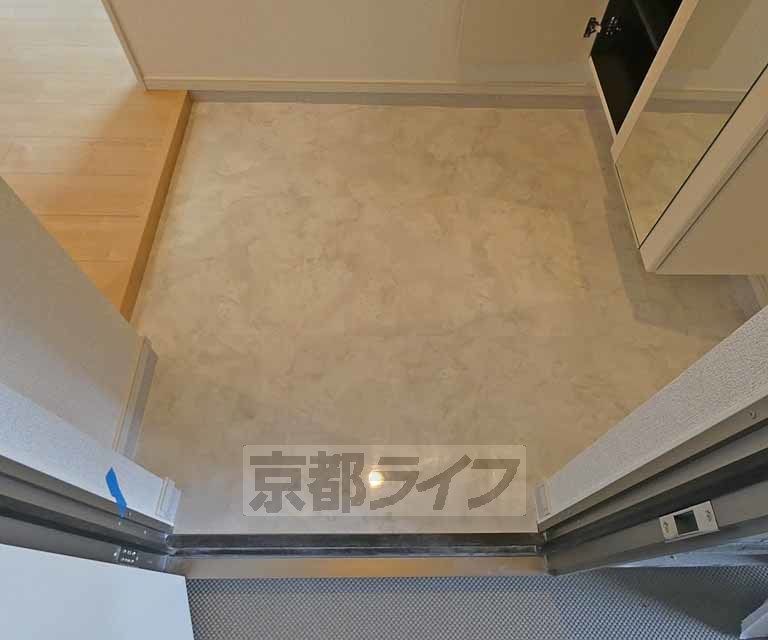 玄関　広いスペースの玄関です。