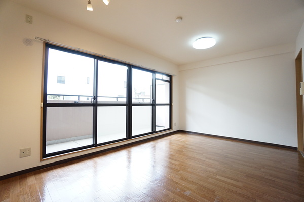 居室・リビング　写真は１０１号室