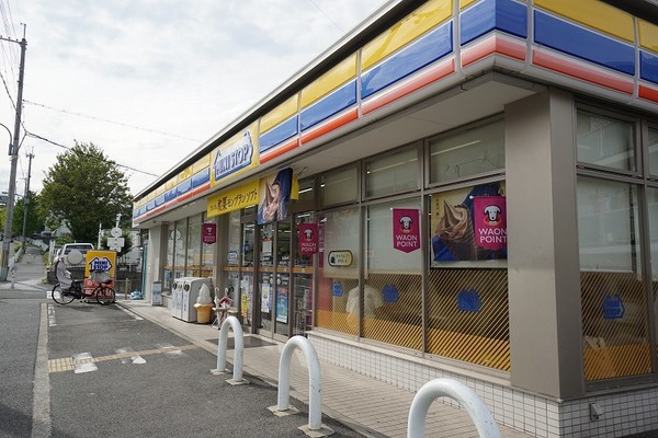 コンビニ　ミニストップ吹田佐井寺１丁目店（コンビニ）まで321m