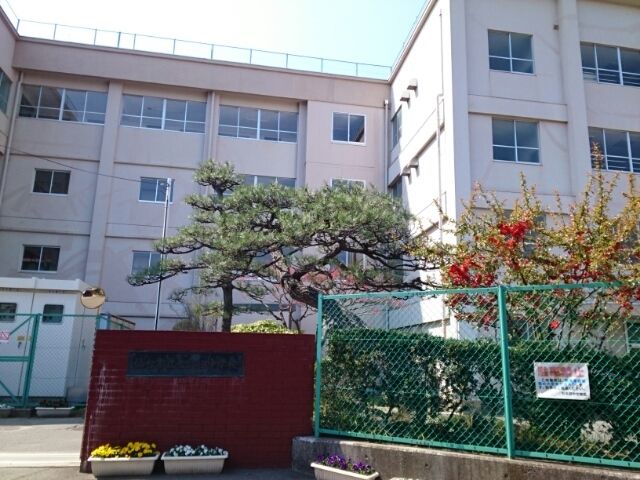 中学校　仙台市立七北田中学校（中学校）まで1400m