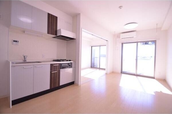 居室・リビング　☆明るい居間☆