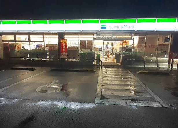 コンビニ　ファミリーマート豊岡昭和町店（コンビニ）まで787m