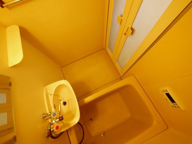 バス・シャワールーム　落ち着いた空間のお風呂です