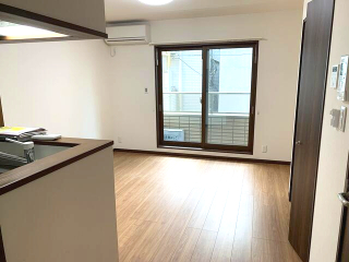 居室・リビング　落ち着いた色調の洋室です