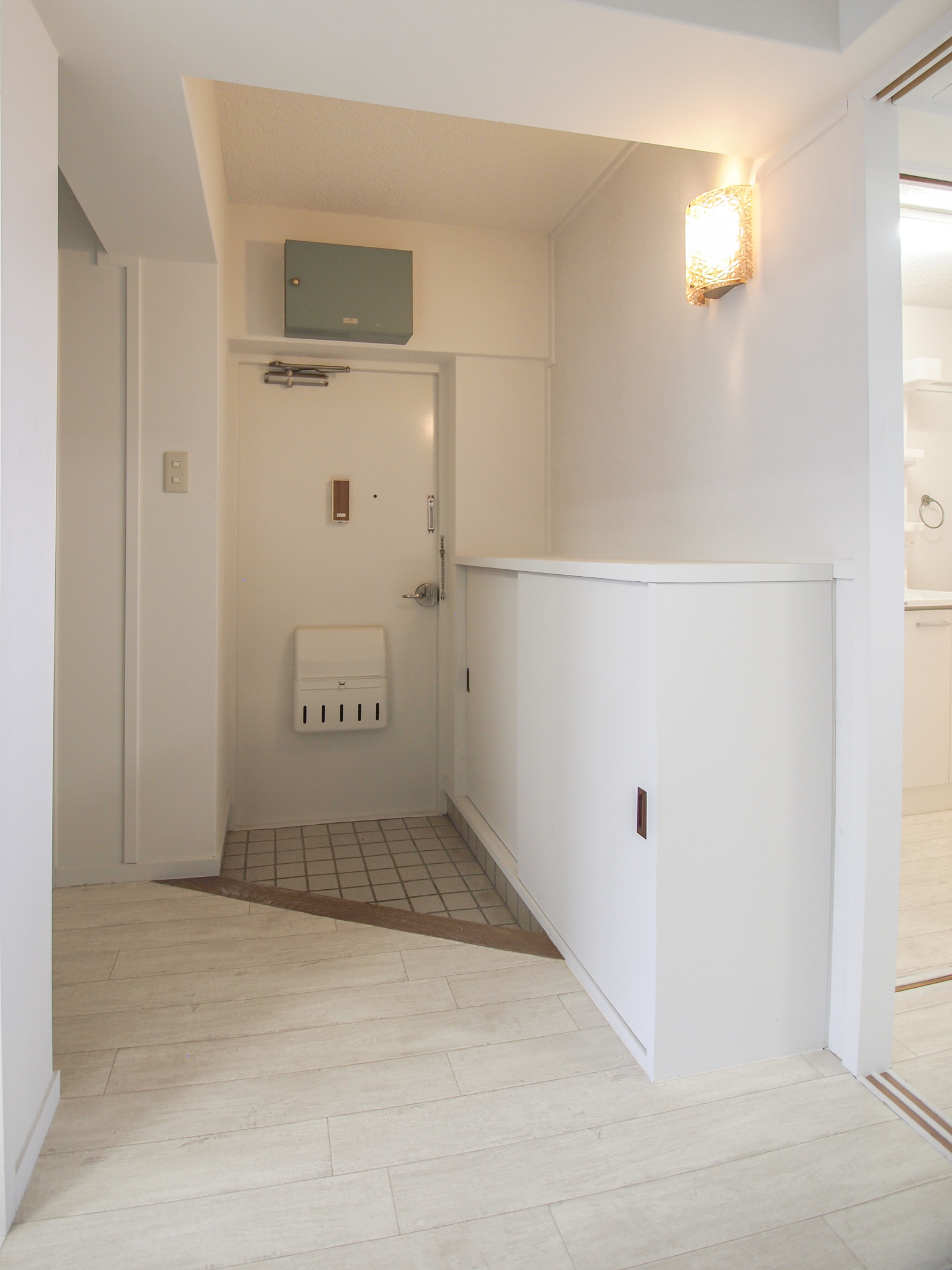 玄関　※同物件同タイプ画像　反転あり