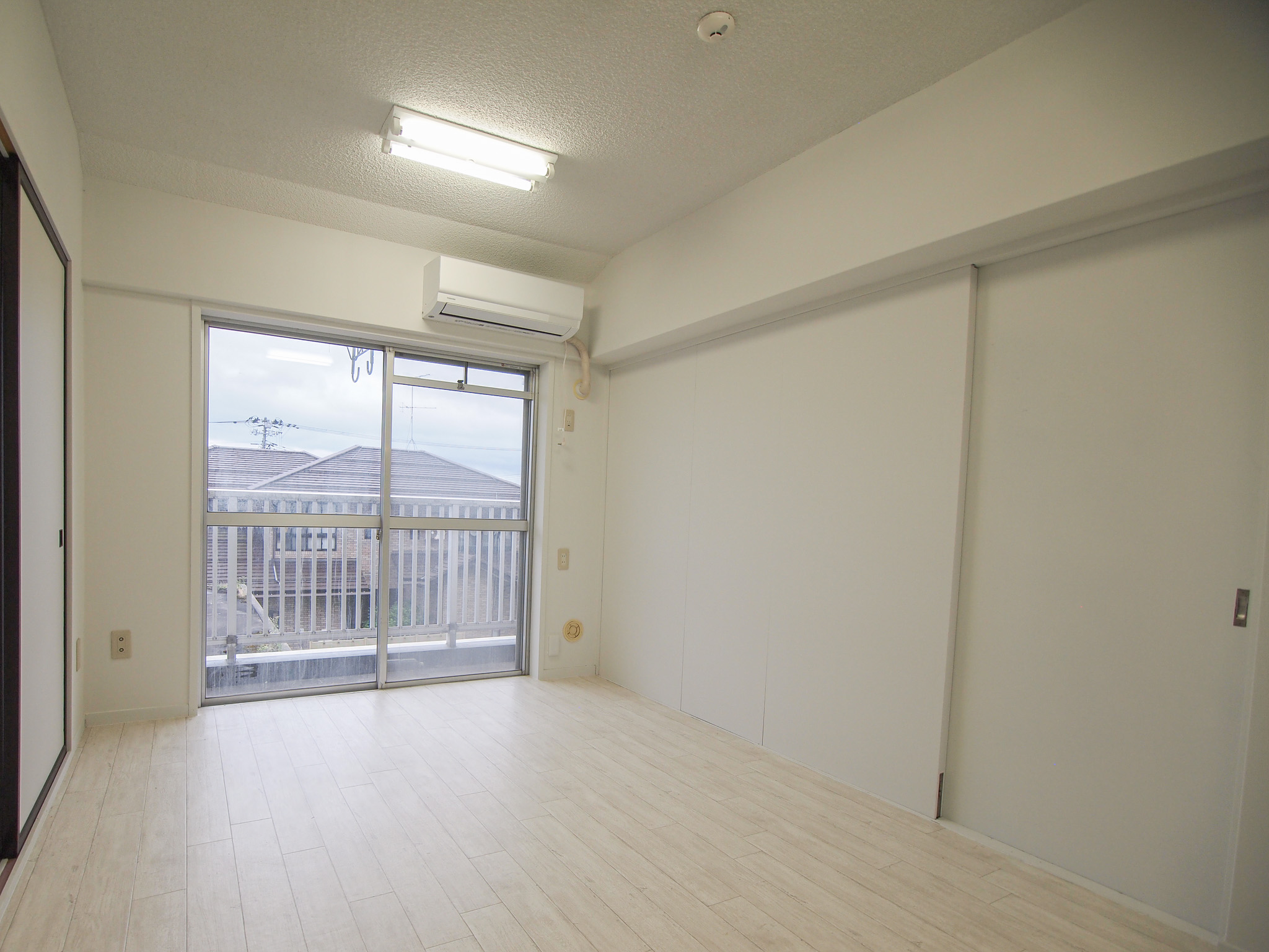 バルコニー　※同物件同タイプ画像　反転あり