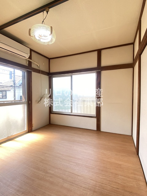 居室・リビング　２面採光なので、明るく風通しのよい過ごしやすいお部屋です♪