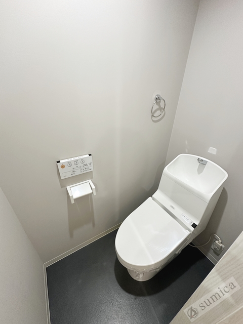 トイレ　温水洗浄便座付き