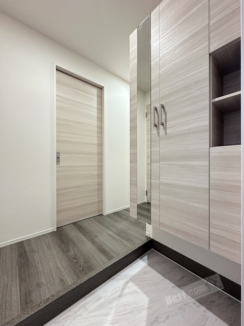 玄関　姿見付きシューズクローゼット♪