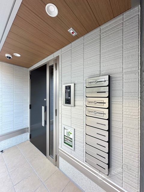 エントランス　オートロック付きで部外者シャットアウト♪