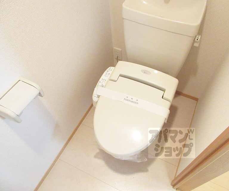 トイレ　ウォシュレット付きです。