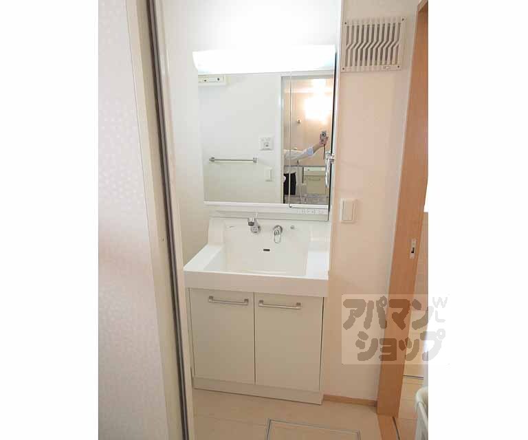 洗面設備　ドレッサータイプです。