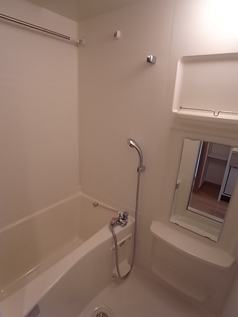 バス・シャワールーム　浴室乾燥機付きのバスルーム