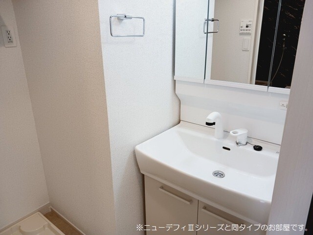 洗面設備　＊ニューデフィIIIシリーズと同タイプのお部屋です。