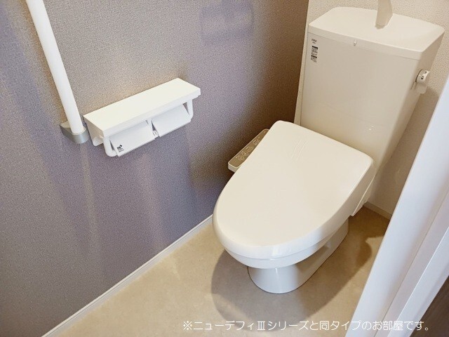 トイレ　＊ニューデフィIIIシリーズと同タイプのお部屋です。