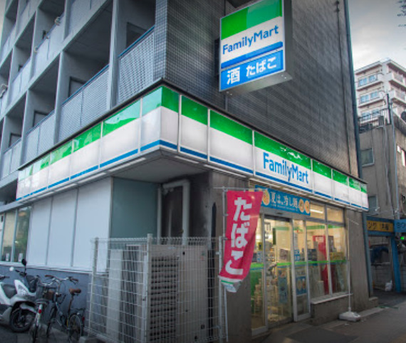 コンビニ　ファミリーマート 明大前店（コンビニ）まで1004m