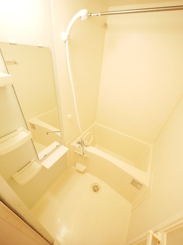 バス・シャワールーム　シャワー