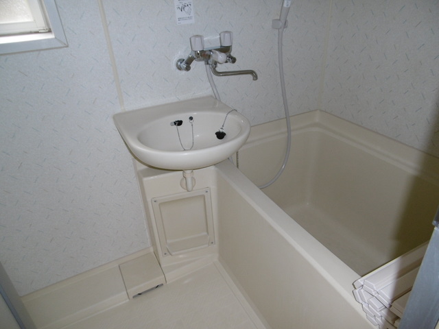 バス・シャワールーム　同物件内参考画像