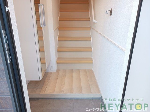 玄関　シューズボックス付き玄関（施工会社同タイプ写真）