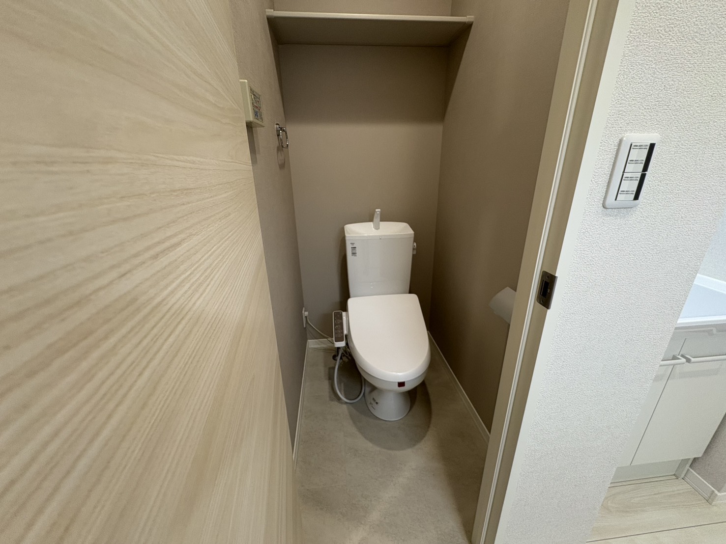 トイレ　同物件102号室(1K)の写真です。