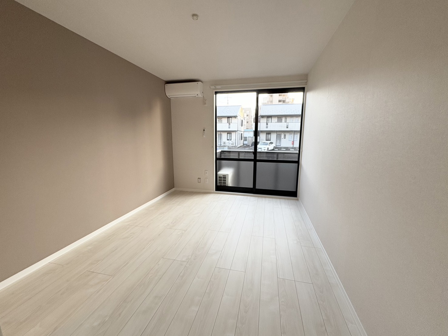 居室・リビング　同物件102号室(1K)の写真です。