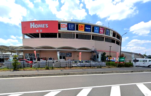 ホームセンター　島忠 ホームズ草加舎人店（ホームセンター）まで574m