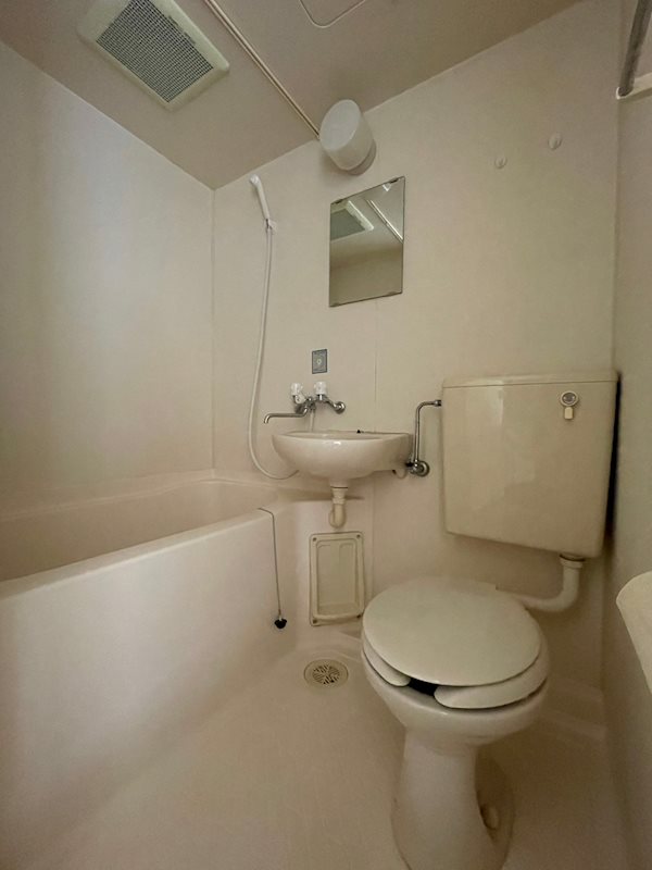 バス・シャワールーム　コンパクトで使いやすいお風呂です