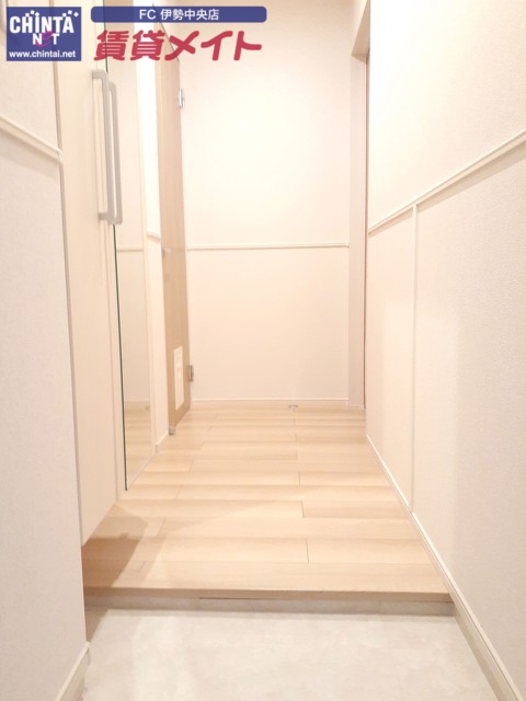 玄関　同タイプの部屋写真です。