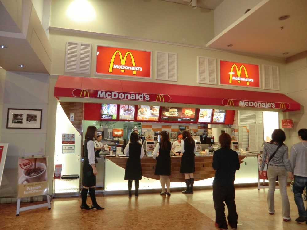 飲食店　マクドナルド イオン尼崎店（飲食店）まで438m