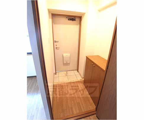 玄関　ちゃんとお部屋との仕切りがついてます