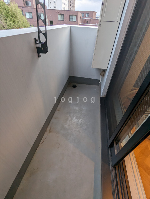 バルコニー　夏は天日干しも可能そう