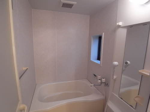 バス・シャワールーム　窓があります