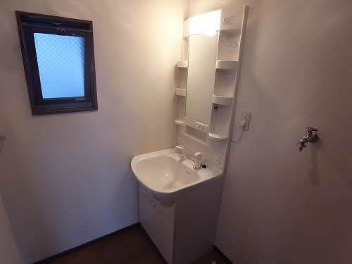 洗面設備　窓があります