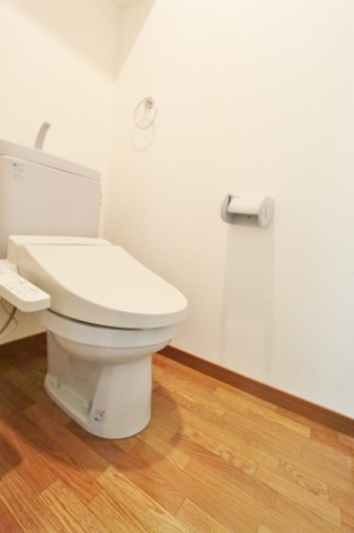 トイレ　もちろんウォシュレット付き