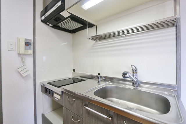 キッチン　2口IHコンロ付き、ちなみにガスの開栓もできます