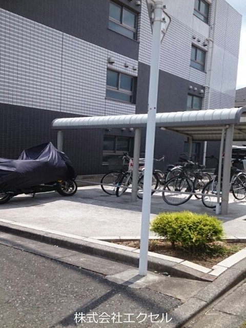 その他共有部分　屋根付きの駐輪場です。