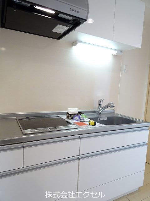 キッチン　二口ＩＨコンロ付のキッチンです。