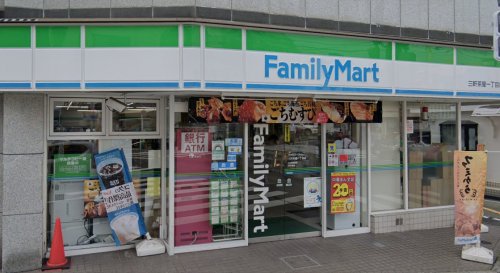 コンビニ　ファミリーマート 三軒茶屋一丁目店（コンビニ）まで825m